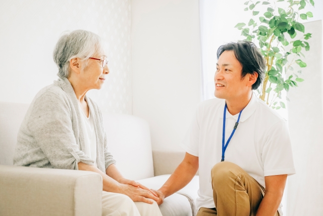 訪問介護職員と利用者